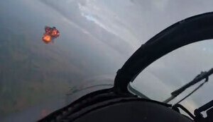 Екіпаж вертольота Мі-24 вогнем із бортової гармати збиває дрон-камікадзе "Shahed-136". ВIДЕО