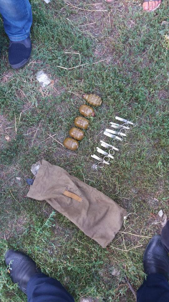 У жителя Дніпропетровщини вилучено 10 гранат 02 У жителя Дніпропетровщини вилучено 10 гранат 02