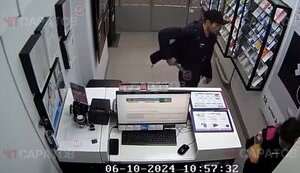 "Hero of SMO" stabbed woman to death in Saratov mobile phone store. VIDEO