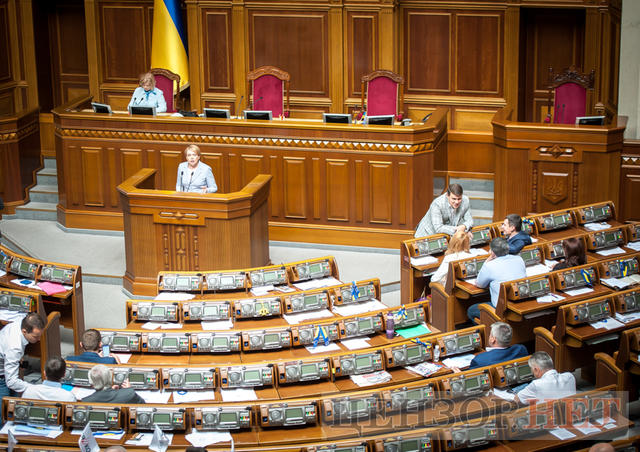 Ажіотаж у ложі Кабміну, запрошення Ляшка Новинському і Савченко, яка читає про націоналізм: як минув робочий день у Раді 03 Ажіотаж у ложі Кабміну, запрошення Ляшка Новинському і Савченко, яка читає про націоналізм: як минув робочий день у Раді 03