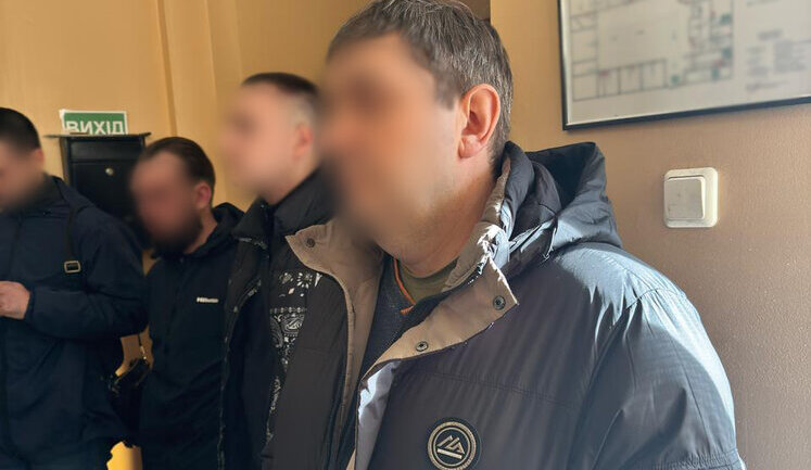 $12 тис. за демобілізацію: в Одесі затримано посадовця військової частини. ФОТОрепортаж