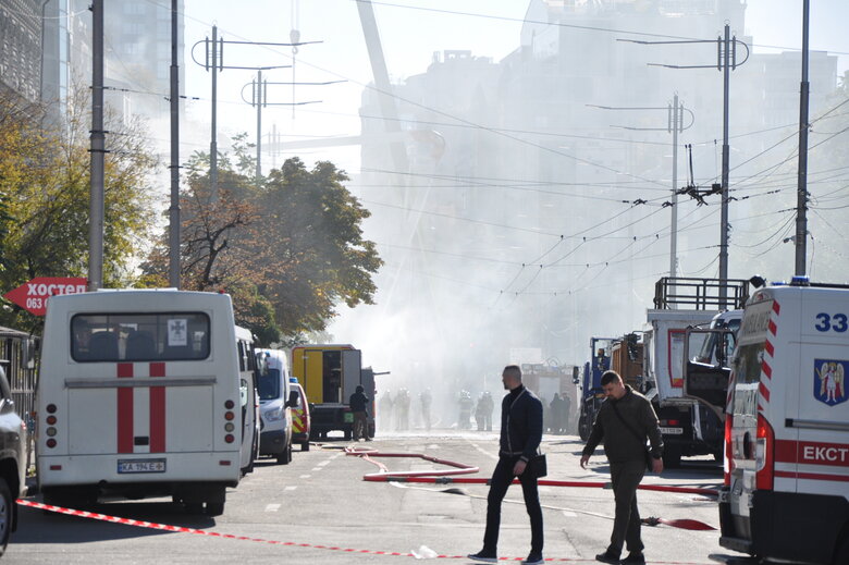 At site of kamikaze drone attack in Kyiv, rubble is being cleared 01