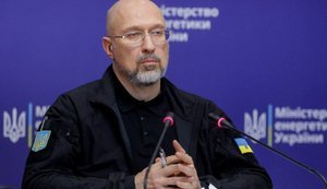Через удари РФ по мережах в Україні ускладнено розподіл світла — Шмигаль