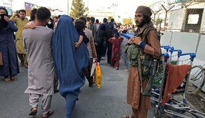 Щонайменше п'ятеро людей вбито в аеропорту Кабула, - Reuters