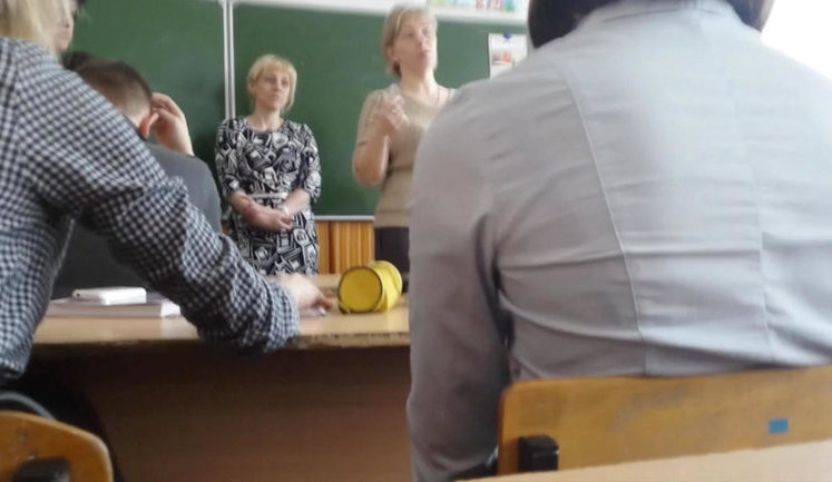 Школьника в России забрали в полицию с урока за призыв к митингу: "Это беспредел. Мы против "Единой России". Санкции начались, потому что мы отобрали Крым". ВИДЕО