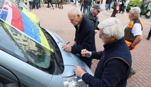 Британські фермери передали ЗСУ ще 38 позашляховиків у межах проєкту "Пікапи для миру", - ОВА. ФОТО