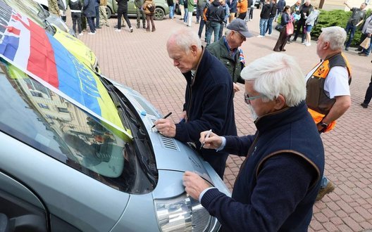 Британські фермери передали ЗСУ ще 38 позашляховиків у межах проєкту 