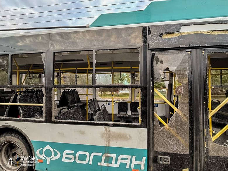 Суми під ударом дронів РФ: пошкоджено тролейбус і будинки