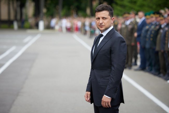 Ми часто зустрічаємося на фронті, - Зеленський вручив дипломи випускникам Національного університету оборони імені І. Черняховського 02