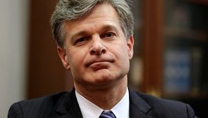 Росія досі продовжує діяти злочинно проти США, - шеф ФБР Рей