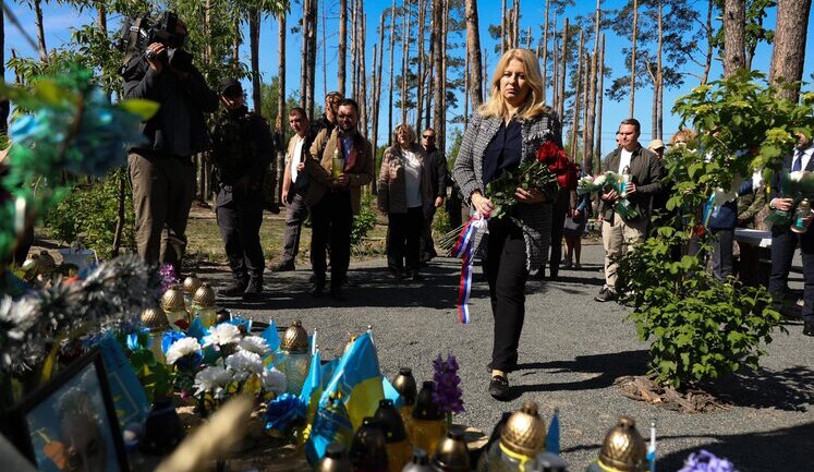 Slovak President Chaputova visits Moshchun to honor fallen defenders. PHOTOS