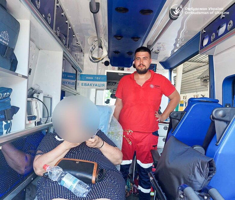 Із окупації повернули маломобільну жінку