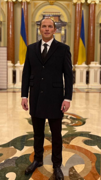 В новогоднем поздравлении Зеленского снялись три олимпийских чемпиона 03