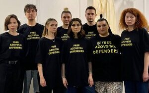 Українська делегація на Євробаченні-2024 у футболках про захисників Азовсталі