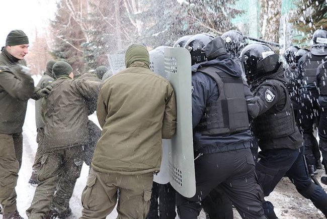 Полицейские и нацгвардейцы тренировались противодействовать попыткам блокировки работы судов в Славянске, - пресс-центр ООС 06