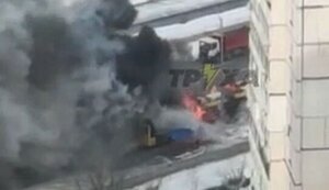 На столичній Троєщині згорів тролейбус. ВIДЕО