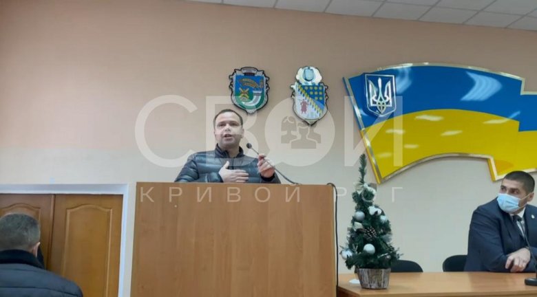 Слуги народу Фастовець та Векленко з групою тітушок намагались зірвати сесію Криворізької райради, - ЗМІ 10