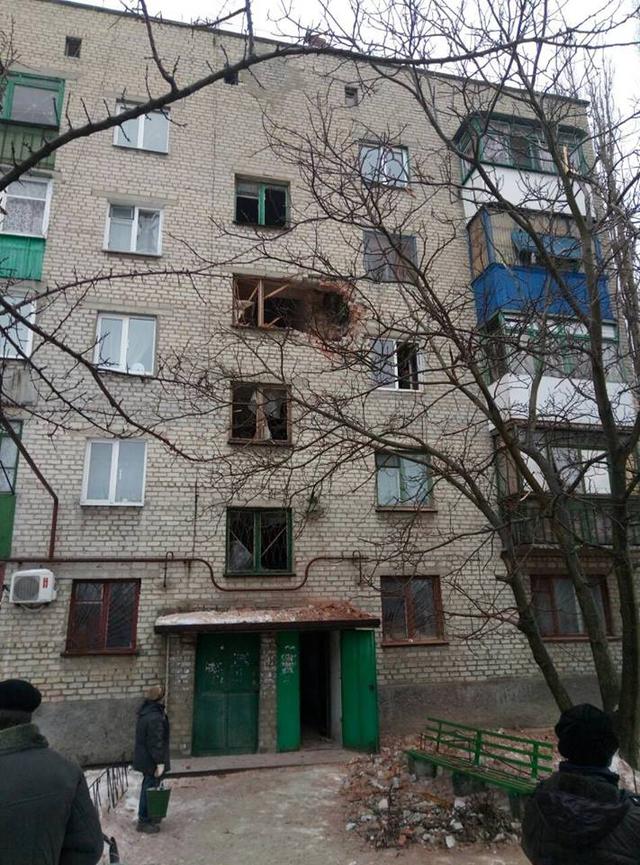 Аброськин показал последствия ночного обстрела боевиками Авдеевки 01