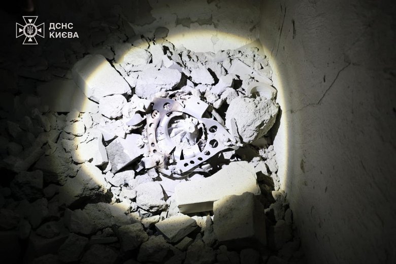 Атака БпЛА на Київ: уламки впали на будинок в Солом'янському районі