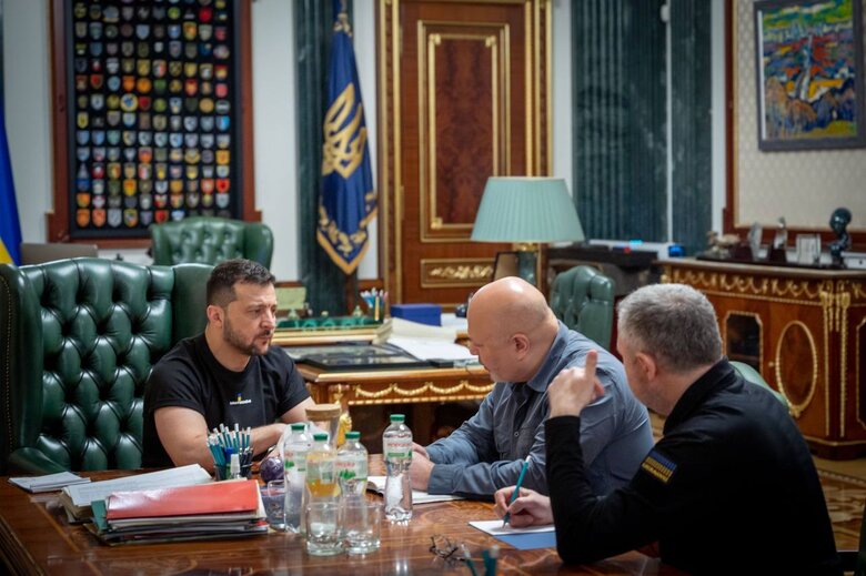 Зеленський зустрівся з прокурором Гааги у справі Путіна Ханом 02