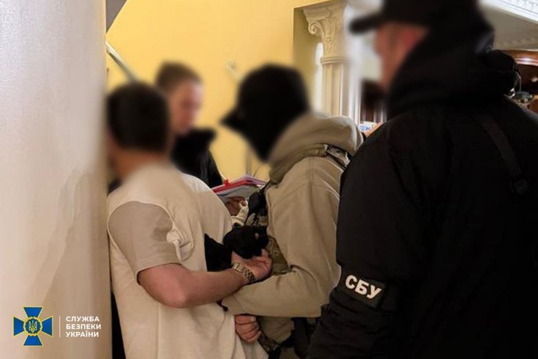 Керівник кадрового відділу Держмитслужби затриманий
