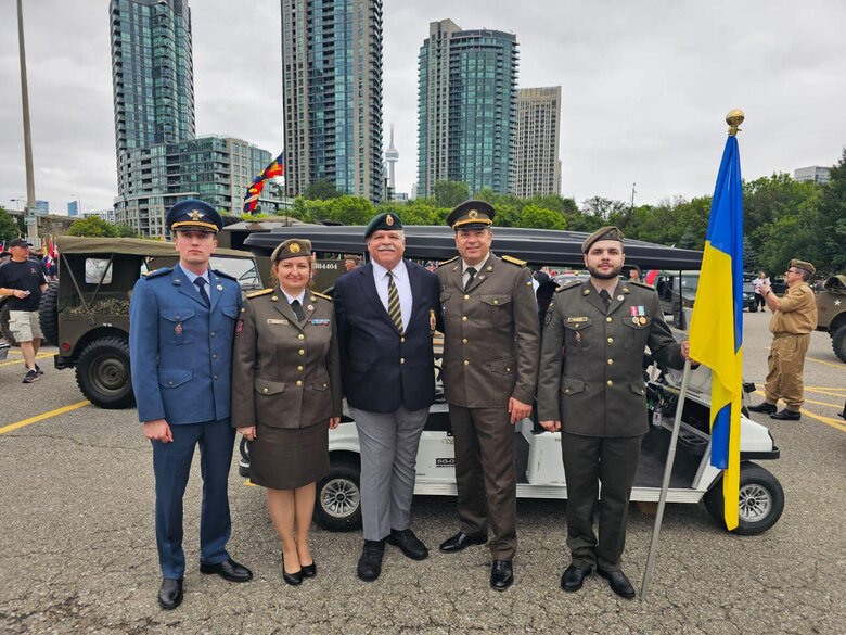 Українські військовослужбовці вперше в історії взяли участь в параді до Дня воїнів у Канаді