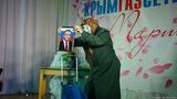 "Пухнасте чудо" з автоматом, козаки і "старенька" з портретом Аксьонова: в окупованому Криму відбувся конкурс краси. ФОТОрепортаж