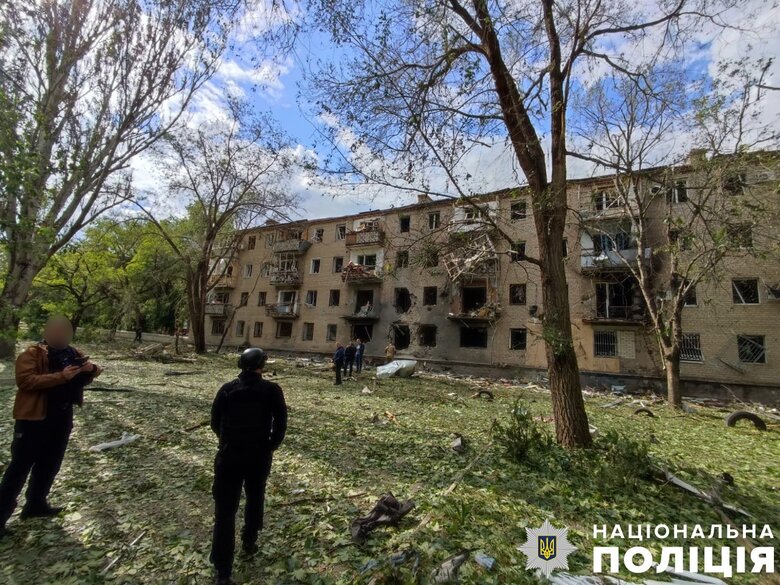 Окупанти вдарили по багатоповерхівці у Херсоні