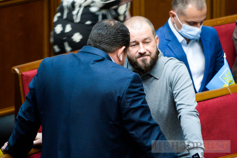 Рассказ Культенко Новинскому, Трухину и Кузьминых, приглашение Бондарь на вечеринку при свечах и сообщение Котик, дай деньги Васильеву, - работа ВР 22 февраля 38