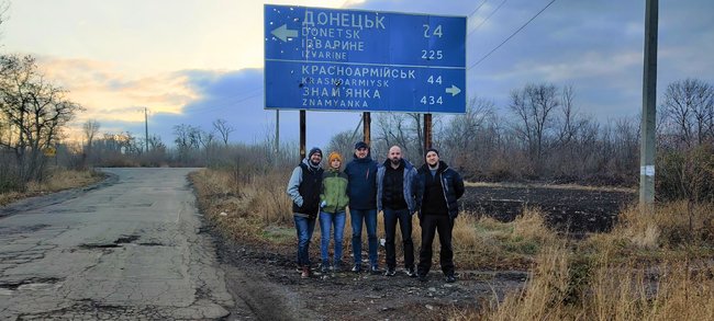 Лідер гурту Тимчасова Назва, гравець Що? Де? Коли? донеччанин Володимир Улахович: Біда Донецька в тому, що, опинившись перед доленосним вибором, місто вирішило не робити його зовсім. І цей вибір зробили за нього 09