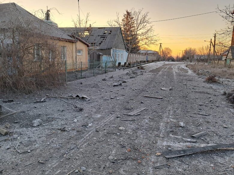 Противник обстрелял Берислав, ранен человек 02