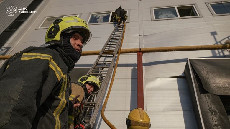 Russian attack in the Kyiv region: three injured, search for woman continues