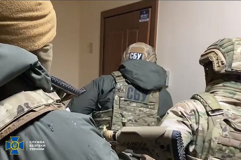 На Прикарпатті затримали рекетирів, які обкладали даниною місцевих жителів 01