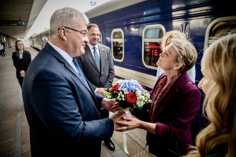 British Foreign Secretary Cooper arrives in Kyiv