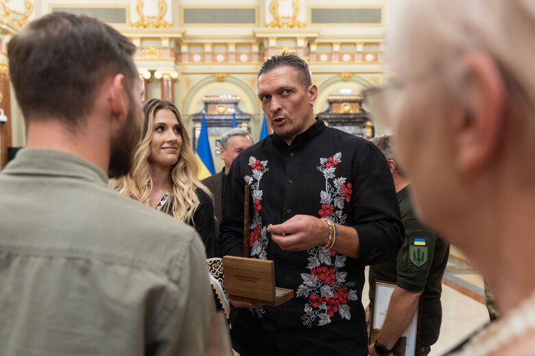 Церемонія вркучення нагороди Національна легенда України