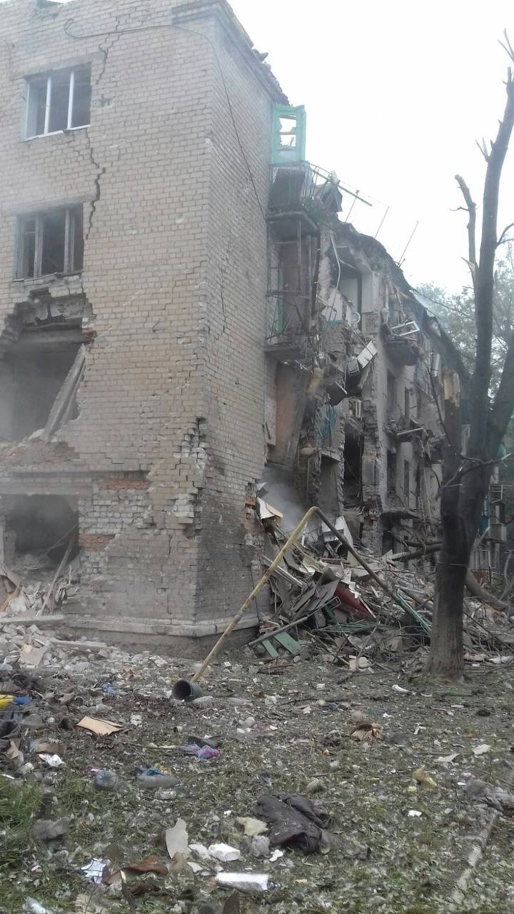 Consequences of enemy airstrike on Avdiivka: two injured, House of Culture and high-rise buildings damaged 02