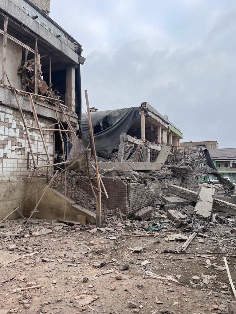 Ночью оккупанты обстреляли Курахово кассетными боеприпасами и ракетами, под обстрелами также находились Торецк, Угледар и Бахмут, - ОВА 04