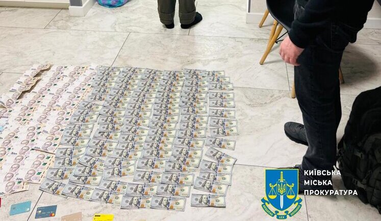 Вимагали "відкати" від постачальника комплектуючих до бронетехніки для ЗСУ – повідомлено про підозру 2 директорам держпідприємств. ФОТОрепортаж