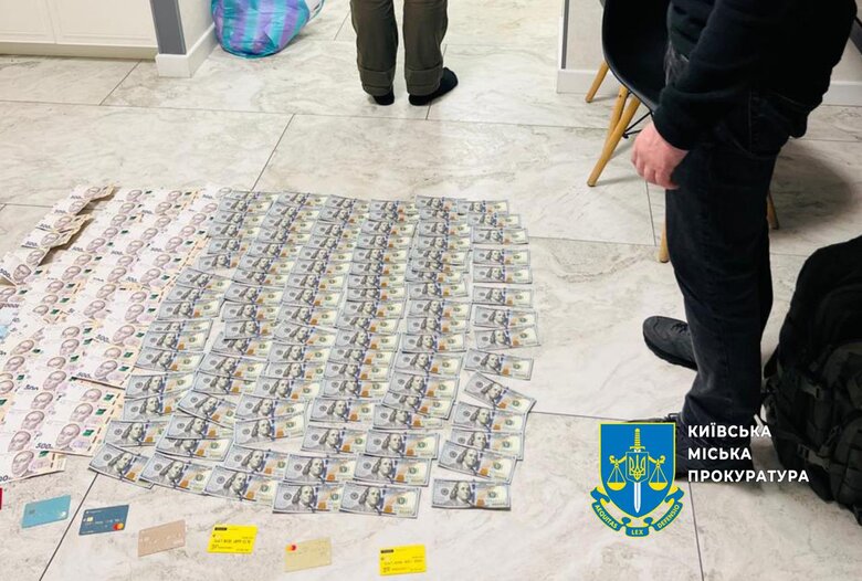 Директори держпідприємств вимагали відкати за обладнання до бронетехніки для ЗСУ