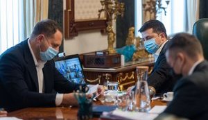 Зеленський доручив МОЗ забезпечити можливість вакцинації проти COVID-19 на вихідних, - ОП