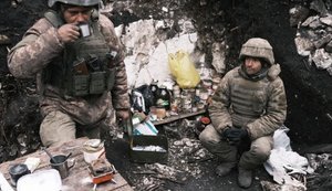 військові