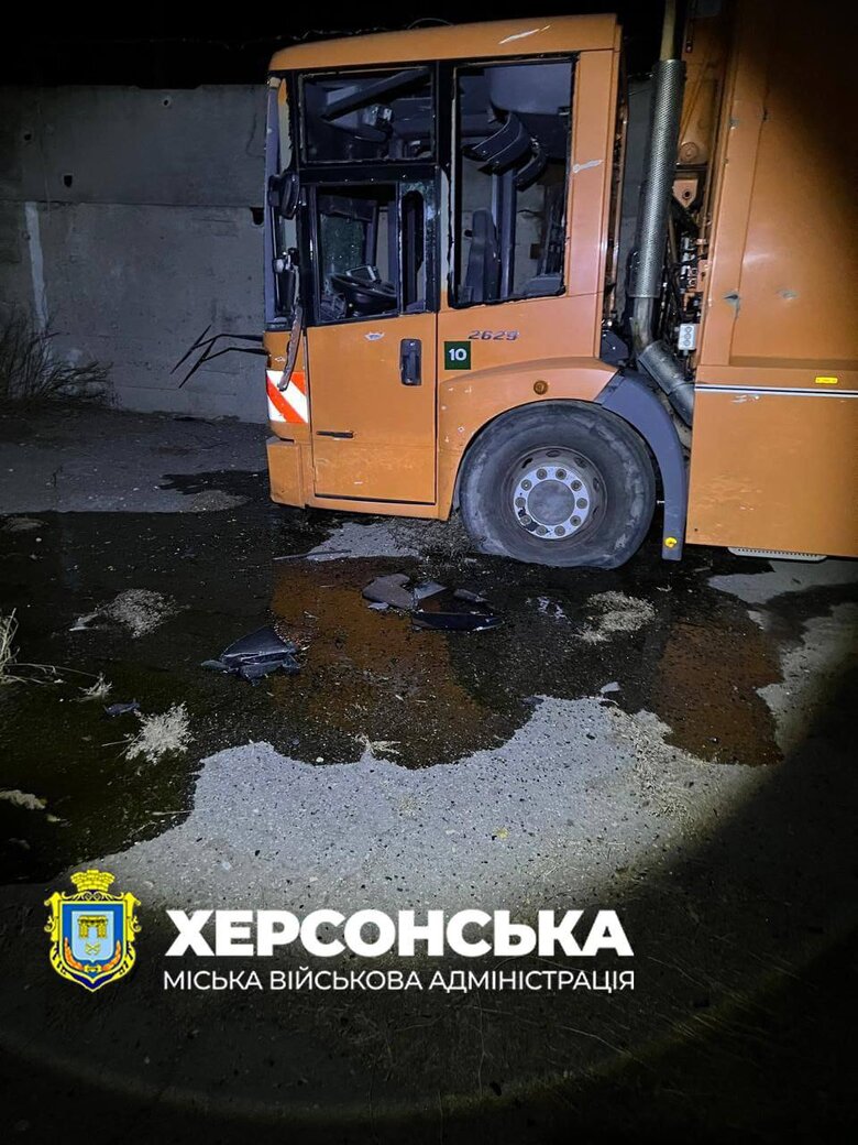 Росіяни обстріляли комунальне підприємство у Херсоні