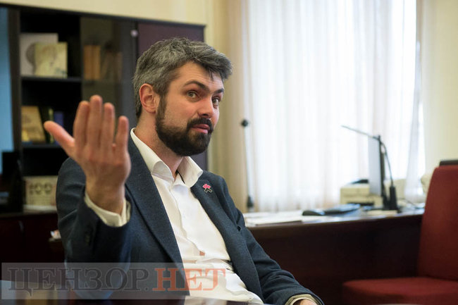 Місцева влада зазвичай видихає з легкістю, коли хтось самостійно демонтує об’єкти, що підлягають декомунізації, - директор Інституту нацпам’яті Антон Дробович 04