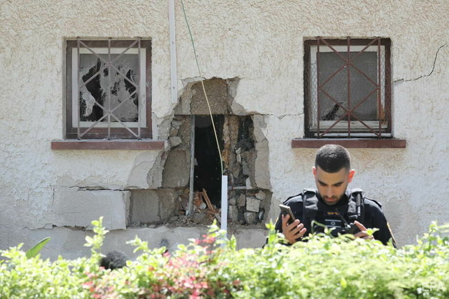 Ракетні обстріли і вуличні заворушення: кадри з Ізраїлю 13