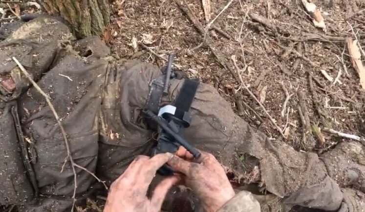 Combat medic with call sign "Trava" under fire is helping two wounded Ukrainian soldiers. VIDEO