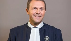 Суддя Верховного Суду у відставці переписав квартиру на сина