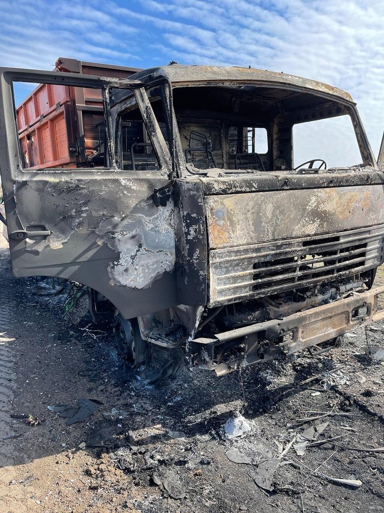 Десантники уничтожили группу российских диверсантов, передвигавшихся на гражданских авто 05 Десантники уничтожили группу российских диверсантов, передвигавшихся на гражданских авто 05