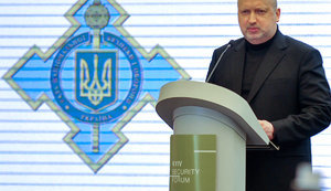 Коли ми зможемо об'єднатися, ми переможемо ворогів і побудуємо велику квітучу Україну, - Турчинов привітав із Трійцею