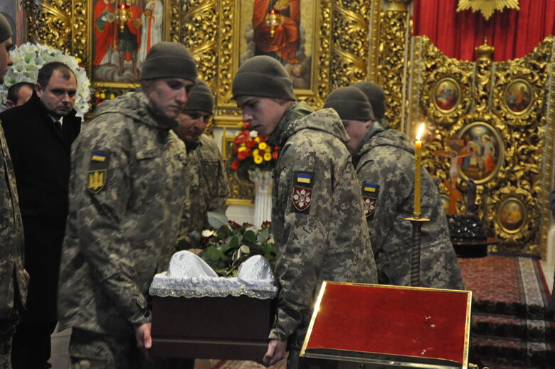 Зі столичним екскурсоводом та воїном Сергієм Мироновим, який загинув у бою з окупантами, попрощалися у Києві 20