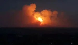 В окупованому Криму повідомляють про вибухи біля військового аеродрому